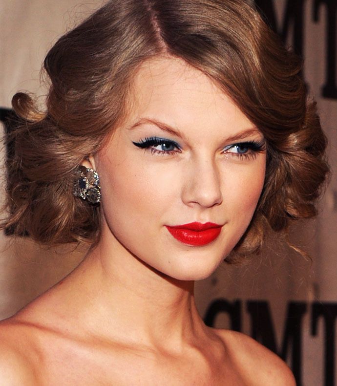 Super Vaidosa 5 Taylor Swift Makeups With Red Lipstick Super Vaidosa