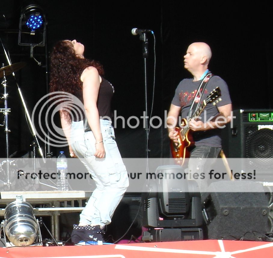 Guilty Pleasures Photos - Andy & Kim rock out!
